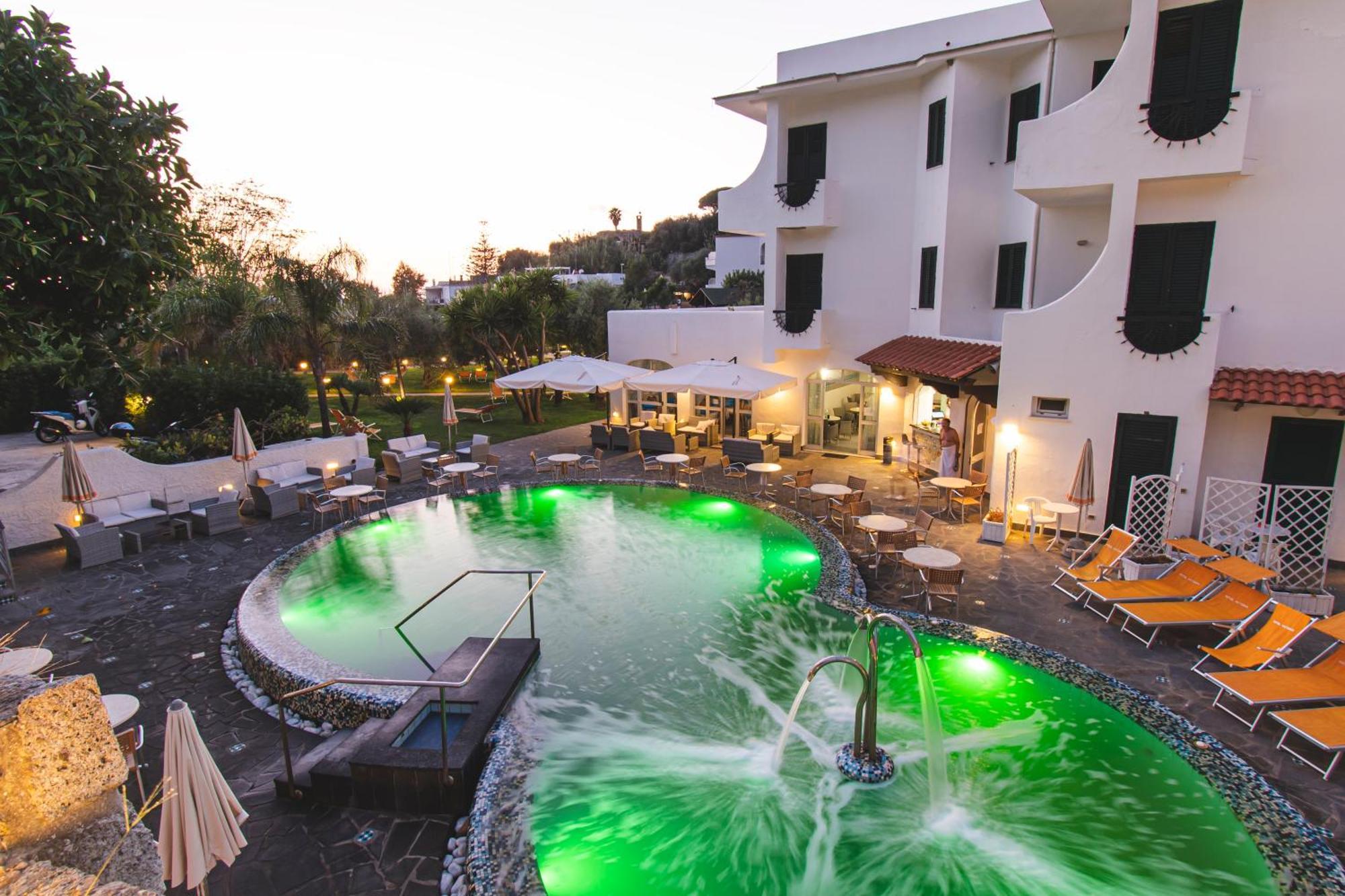 Victoria Park Resort Isquia Exterior foto